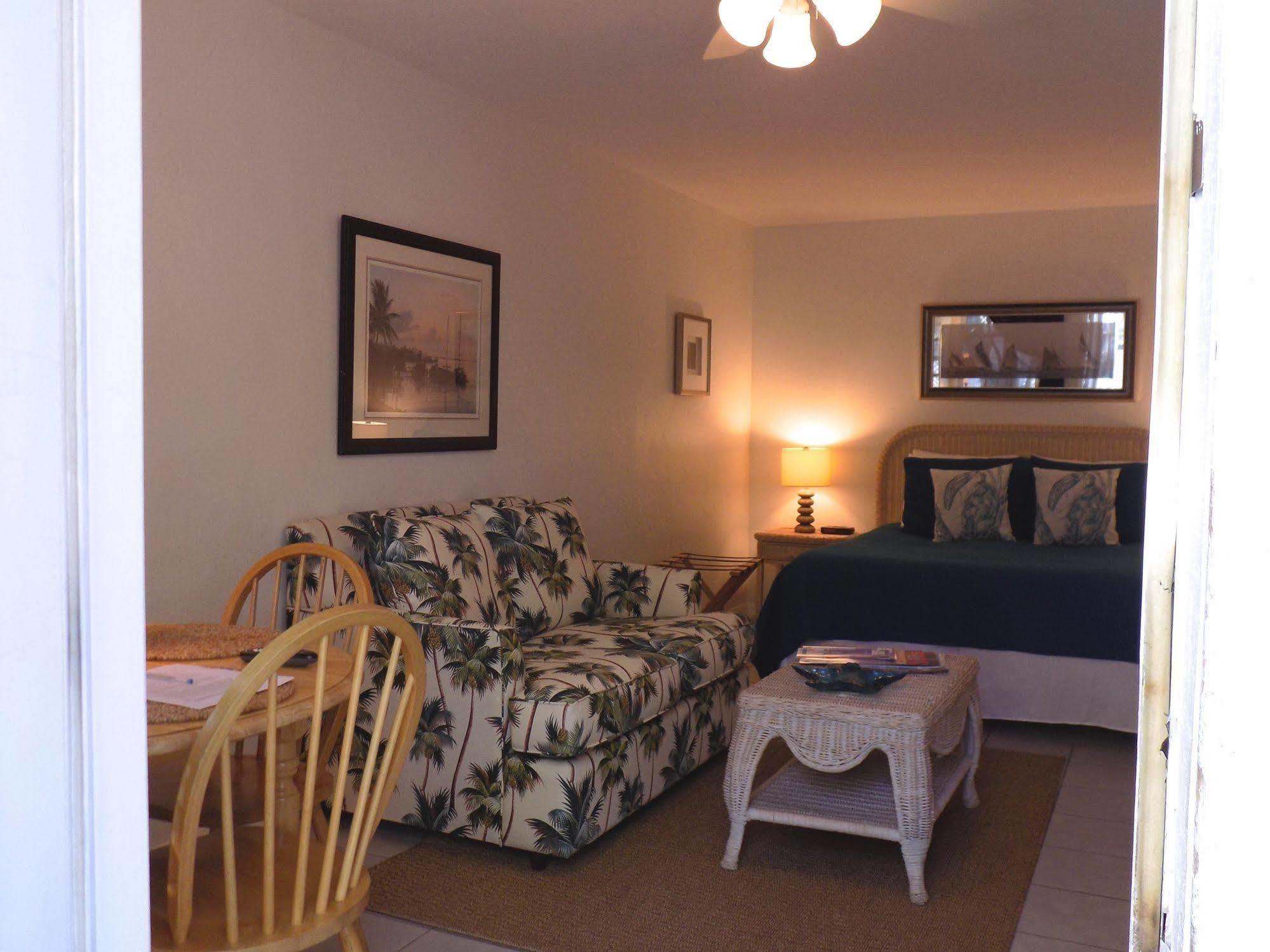 Tarpon Tale Inn Sanibel Exterior photo